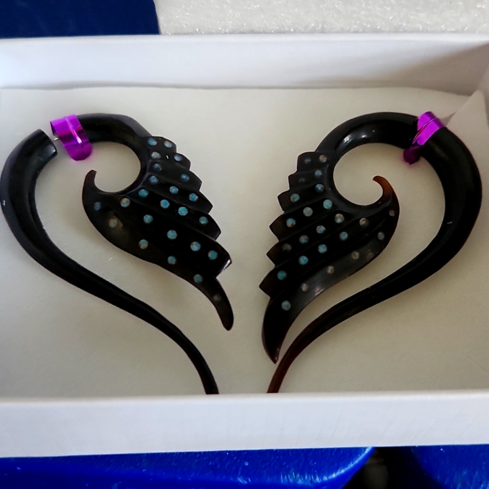 NIB HANDCARVED EARRINGS